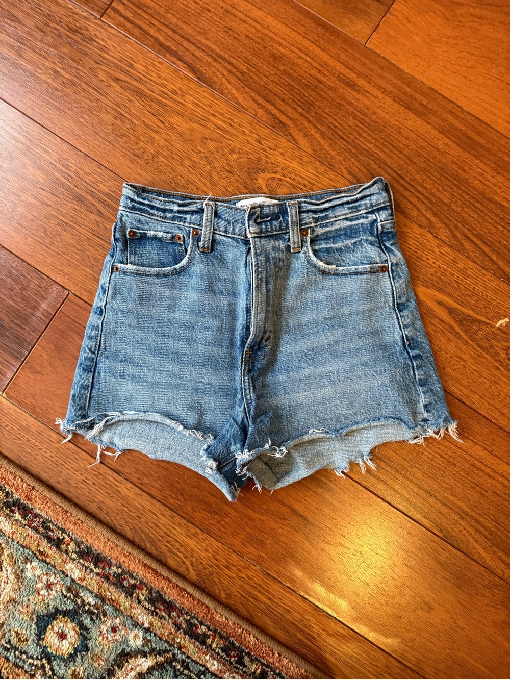 Abercrombie & Fitch 90s Relaxed Cutoff Shorts